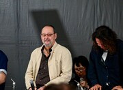 ジャン・レノ（左）