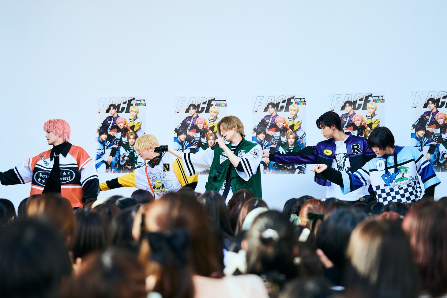 「1st FREE MINI LIVE」の様子。（撮影：加藤卓）