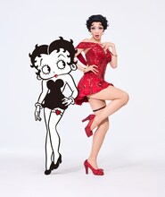 礼真琴扮するベティ・ブープのビジュアル初公開、撮影メイキング映像も