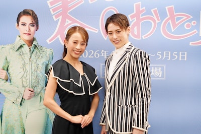 翼和希（右）と千咲えみ（左）。