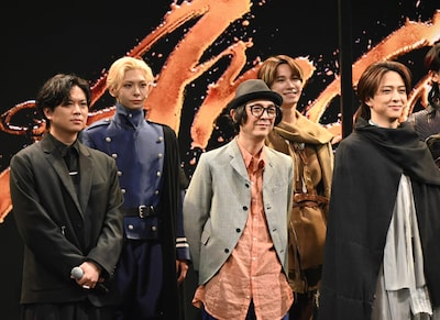 EX THEATER ARIAKE OPENING LINEUP「AmberS -アンバース-」初日前会見の様子。前列左から加藤シゲアキ、河原雅彦、寺西拓人。後列左から松尾龍、嶋﨑斗亜。