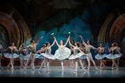 新国立劇場バレエ団「ライモンダ」より。（撮影：瀬戸秀美）