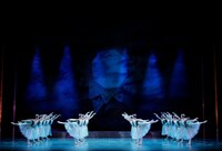 新国立劇場バレエ団「ライモンダ」より。（撮影：瀬戸秀美）