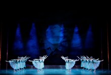 吉田都「古典バレエの持つ普遍的な本質を受け継いで」、新国立劇場バレエ団「ライモンダ」開幕