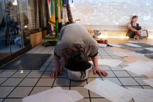 バストリオ「新しい野良犬／ニューストリートドッグ2」より。（撮影：山口梓沙）