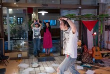 バストリオ「新しい野良犬／ニューストリートドッグ2」より。（撮影：山口梓沙）