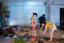 バストリオ「新しい野良犬／ニューストリートドッグ2」より。（撮影：山口梓沙）