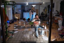 バストリオ「新しい野良犬／ニューストリートドッグ2」より。（撮影：山口梓沙）