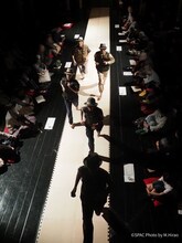 下島礼紗×SPAC新作ワーク・イン・プログレス「さあ環境に抵抗しよう、死に抵抗しよう。そうさ生に抵抗するのさ、」より。