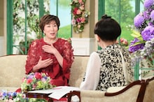 「徹子の部屋」より。左から高畑淳子、黒柳徹子。©テレビ朝日