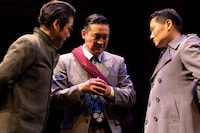 劇団チョコレートケーキ「帰還不能点」より。（撮影：池村隆司）