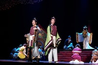 OSK日本歌劇団「レビュー 春のおどり」より、「たまきはる 命の雫」の様子。©松竹