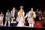 OSK日本歌劇団「レビュー 春のおどり」より、「たまきはる 命の雫」の様子。©松竹