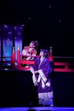 OSK日本歌劇団「レビュー 春のおどり」より、「たまきはる 命の雫」の様子。©松竹
