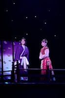 OSK日本歌劇団「レビュー 春のおどり」より、「たまきはる 命の雫」の様子。©松竹