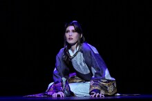 OSK日本歌劇団「レビュー 春のおどり」より、「たまきはる 命の雫」の様子。©松竹