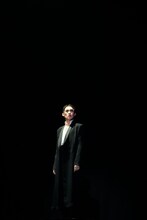 OSK日本歌劇団「レビュー 春のおどり」より、「Silenphony─サイレンフォニー─」の様子。©松竹