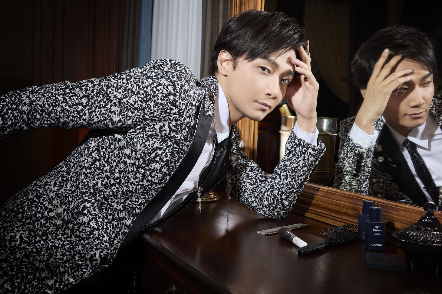 井上芳雄のイメージビジュアル。