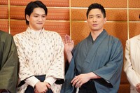 ミュージカル「アイ・ラブ・坊っちゃん」囲み取材より。左から三浦宏規、小林唯。