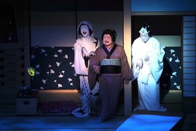 「御名残五月大歌舞伎」夜の部「心中月夜星野屋」より。左から中村七之助、中村鴈治郎、中村扇雀。©︎松竹
