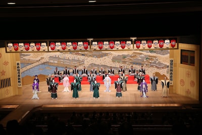 「御名残五月大歌舞伎」夜の部「當繋藝招西姿繪」より。©︎松竹