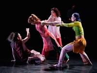 Baobab 第17回本公演「ゆれ」より。（撮影：大洞博靖）