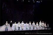 「Qui som（キ ソム？）─わたしたちは誰？」カーテンコールの様子。