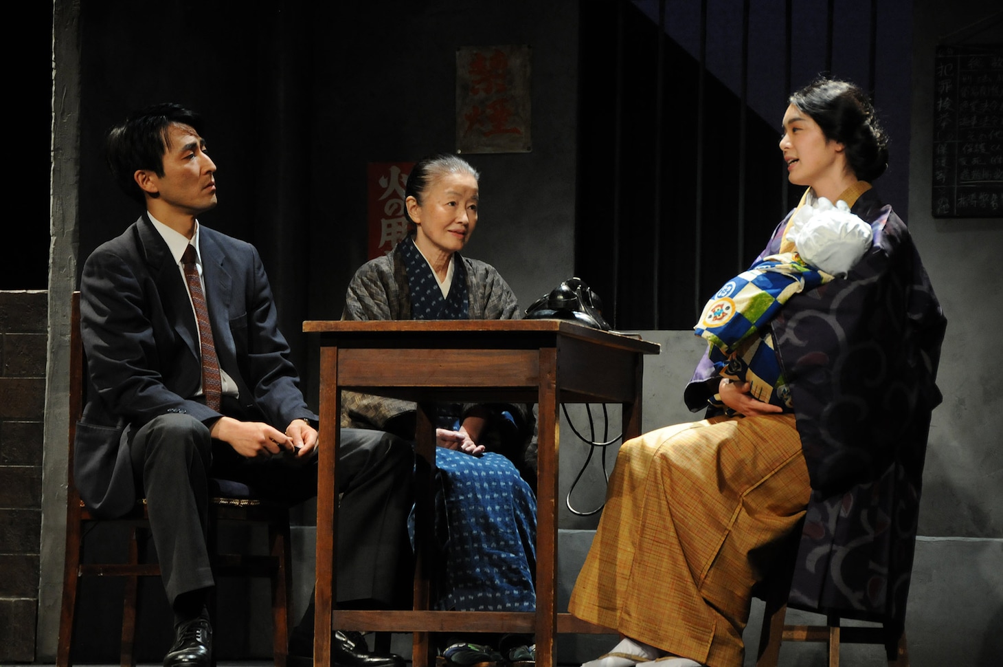 劇団民藝「泰山木の木の下で わたしたちの明日は」過去公演より。