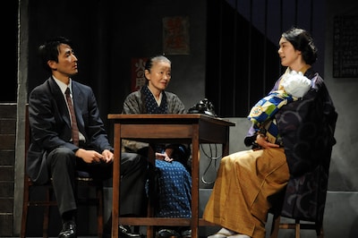 劇団民藝「泰山木の木の下で わたしたちの明日は」過去公演より。
