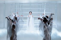東京バレエ団「かぐや姫」より。（Photo by Shoko Matsuhashi）