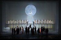 東京バレエ団「かぐや姫」より。（Photo by Shoko Matsuhashi）