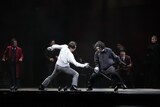 舞台「ハムレット」より、前列左から石川凌雅演じるレアティーズ、市川染五郎演じるハムレット、後列左から石黒賢演じるクローディアス、柚香光演じるガートルード。©︎松竹／梅田芸術劇場