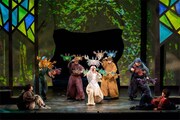 わらび座 フィギュアシアター「『黒紙の魔術師と白銀の龍』the Musical」より。