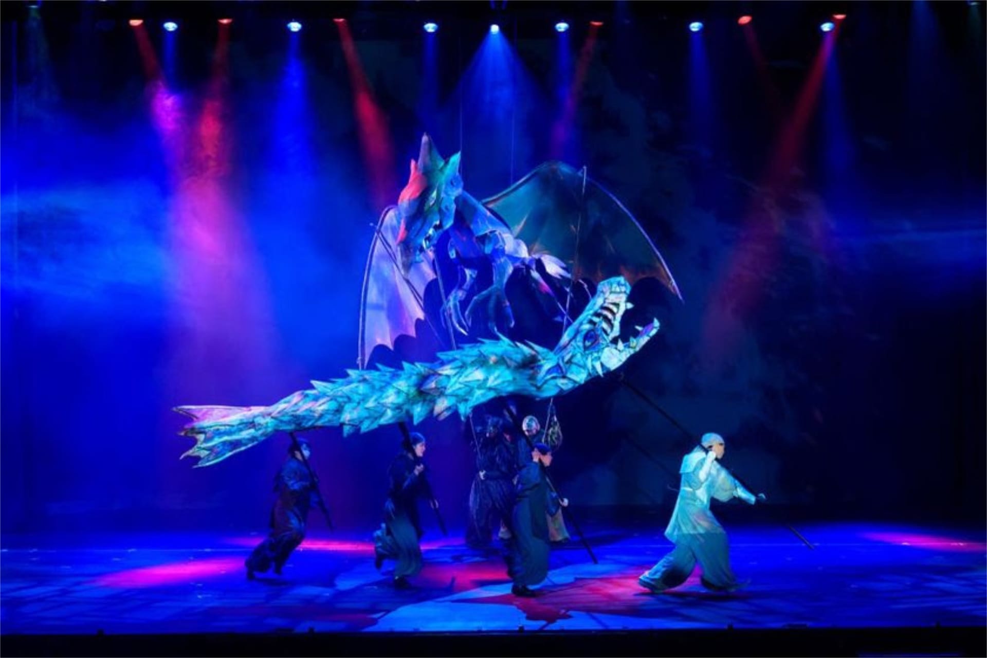 わらび座 フィギュアシアター「『黒紙の魔術師と白銀の龍』the Musical