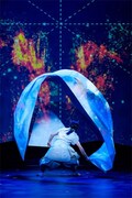 わらび座 フィギュアシアター「『黒紙の魔術師と白銀の龍』the Musical」より。