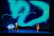 わらび座 フィギュアシアター「『黒紙の魔術師と白銀の龍』the Musical」より。