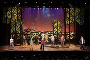 わらび座 フィギュアシアター「『黒紙の魔術師と白銀の龍』the Musical」より。
