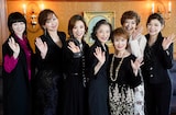 左から凰稀かなめ、湖月わたる、真琴つばさ、麻実れい、小柳ルミ子、姿月あさと、彩輝なお。