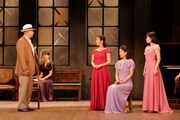 こまつ座 第158回公演「花よりタンゴ」より。（撮影：福岡諒祠）