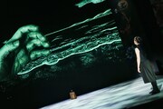 パルコ・プロデュース 2026 ル・コント「この世界に19文字の文章など存在しない」より。（撮影：小林未和）