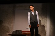 舞台「はがきの王様」より。(c)舞台『はがきの王様』2026／撮影：安斎しのぶ