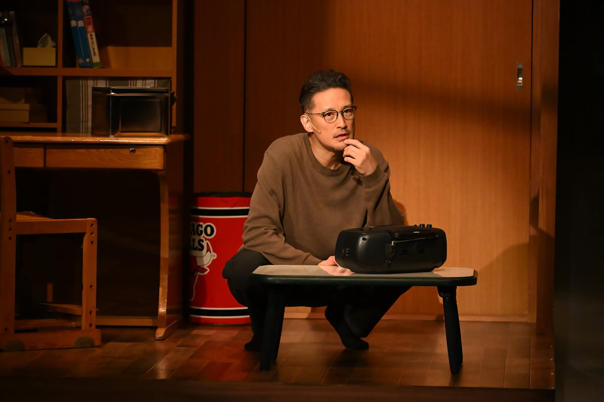 松岡昌宏「当時のラジオの熱量を届けます」、舞台「はがきの王様」本多劇場で開幕