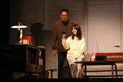 舞台「はがきの王様」より。(c)舞台『はがきの王様』2026／撮影：安斎しのぶ