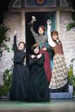 ミュージカル「レッドブック」日本初演が開幕、咲妃みゆ「自分の心と向き合う大切さを教えてくれた」