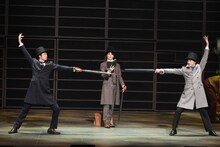 ミュージカル「レッドブック」日本初演が開幕、咲妃みゆ「自分の心と向き合う大切さを教えてくれた」