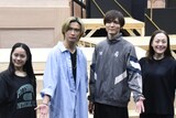 左から清水美依紗、橋本良亮、薮宏太、シルビア・グラブ。