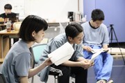 世田谷パブリックシアター フィーチャード・シアター 玉田企画「光る」稽古の様子。（撮影：明田川志保）