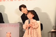ミュージカル「SPY×FAMILY 2 爆弾犬篇＆豪華客船篇」製作発表記者会見より、真野麗花（前列）。
