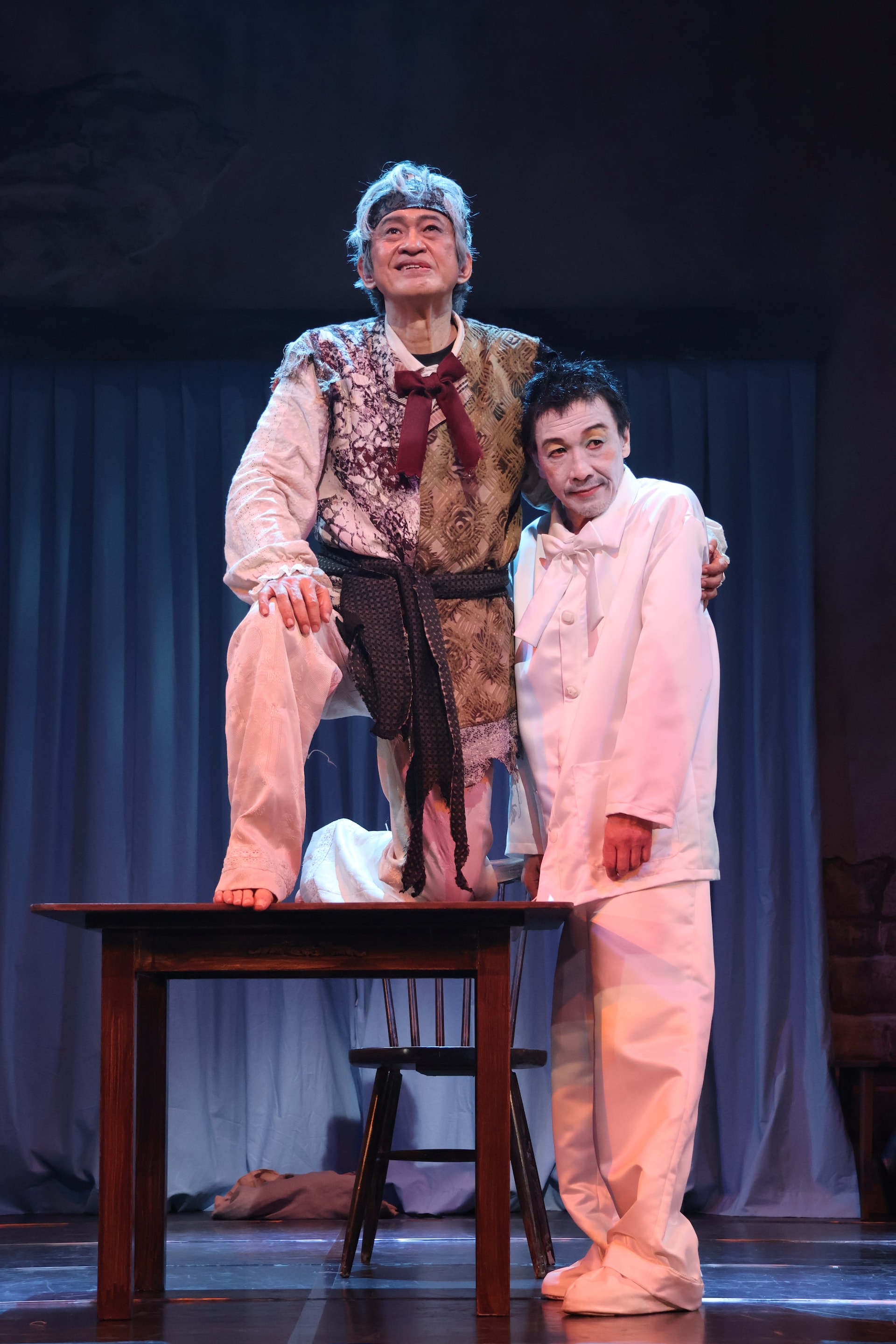 扉座が26年ぶり上演「愚者には見えないラ・マンチャの王様の裸」東京公演が本日スタート