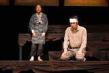 文学座「かさぶた式部考」より。（撮影：田中亜紀）
